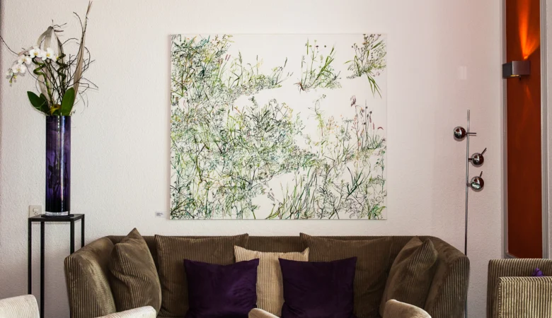 Couch im Aufenthaltsraum Frauenhotel Revital auf dem Balcon du Jura.