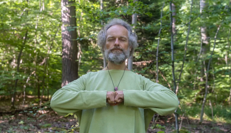 Druide Paul zeigt die Emotionalfeld-Stärkung des Wyda.