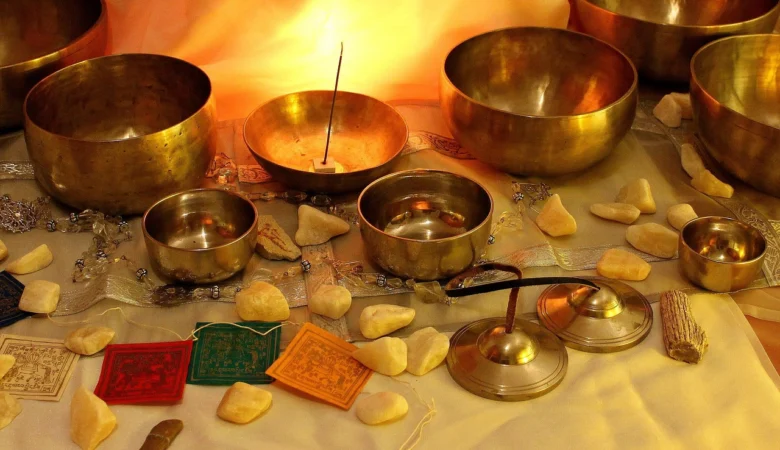 Arrangement mit Klangschalen